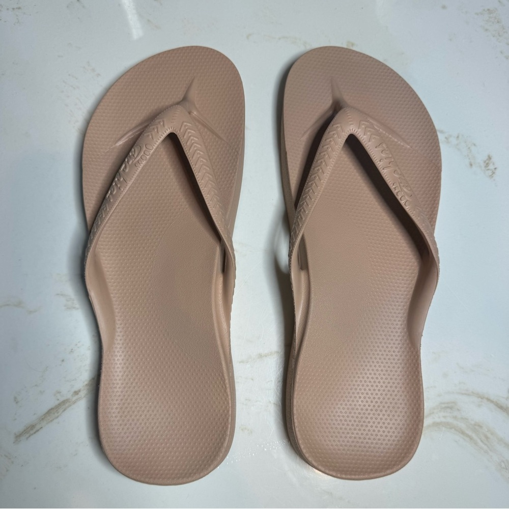 Archies Flip Flops. NWOT. Taupe. Women’s 7